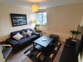 Lovely, comfortable and bright 3 bedroom top floor flat in City Centre